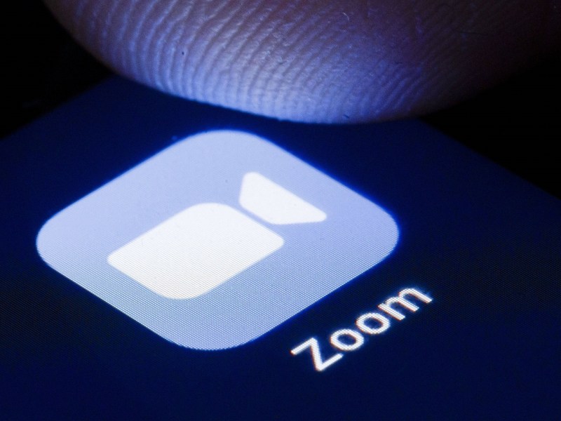 Zoom App Icon mit Finger