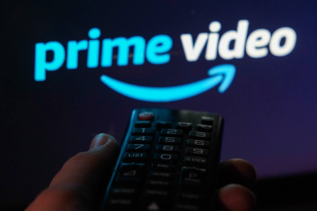 Amazon Prime Video Logo mit Fernbedienung
