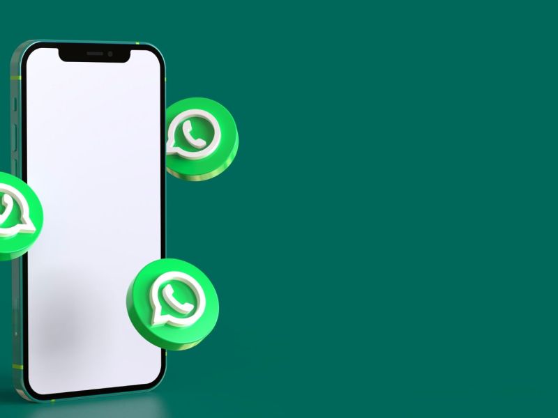 WhatsApp-Logos umfliegen ein Symbolhandy.