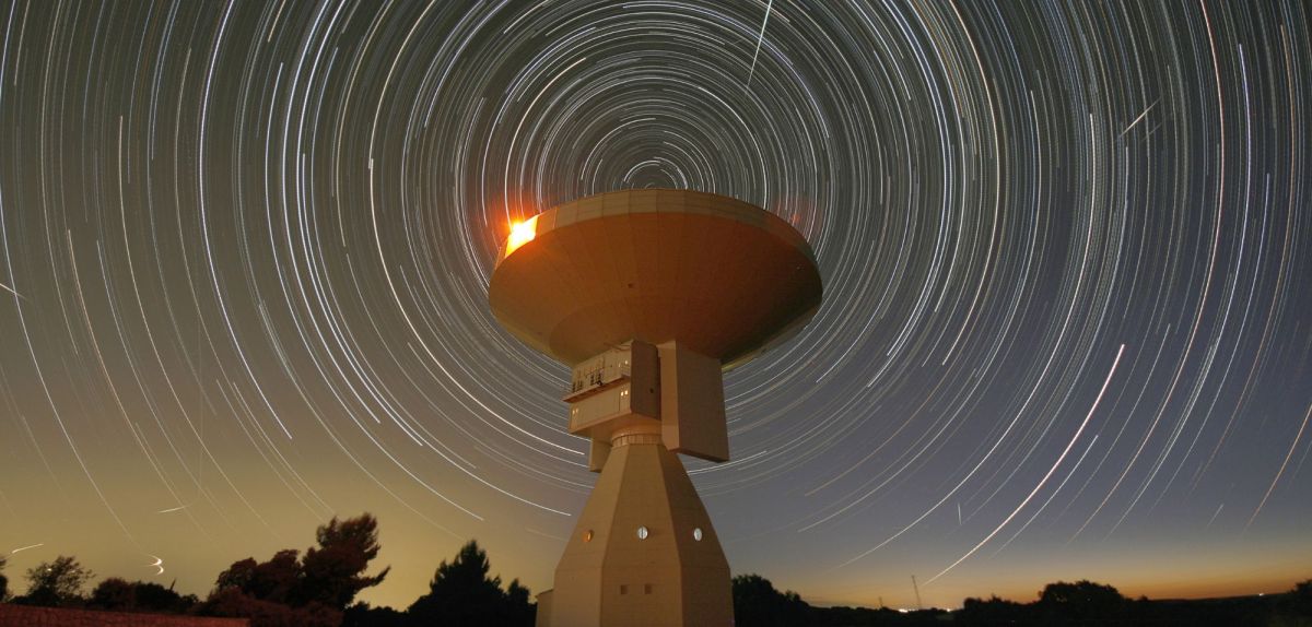 Radioteleskop empfängt Radiowellen