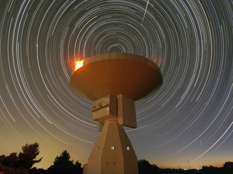 Radioteleskop empfängt Radiowellen
