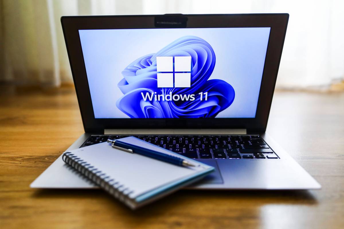Windows 11 Logo auf Laptop-Display
