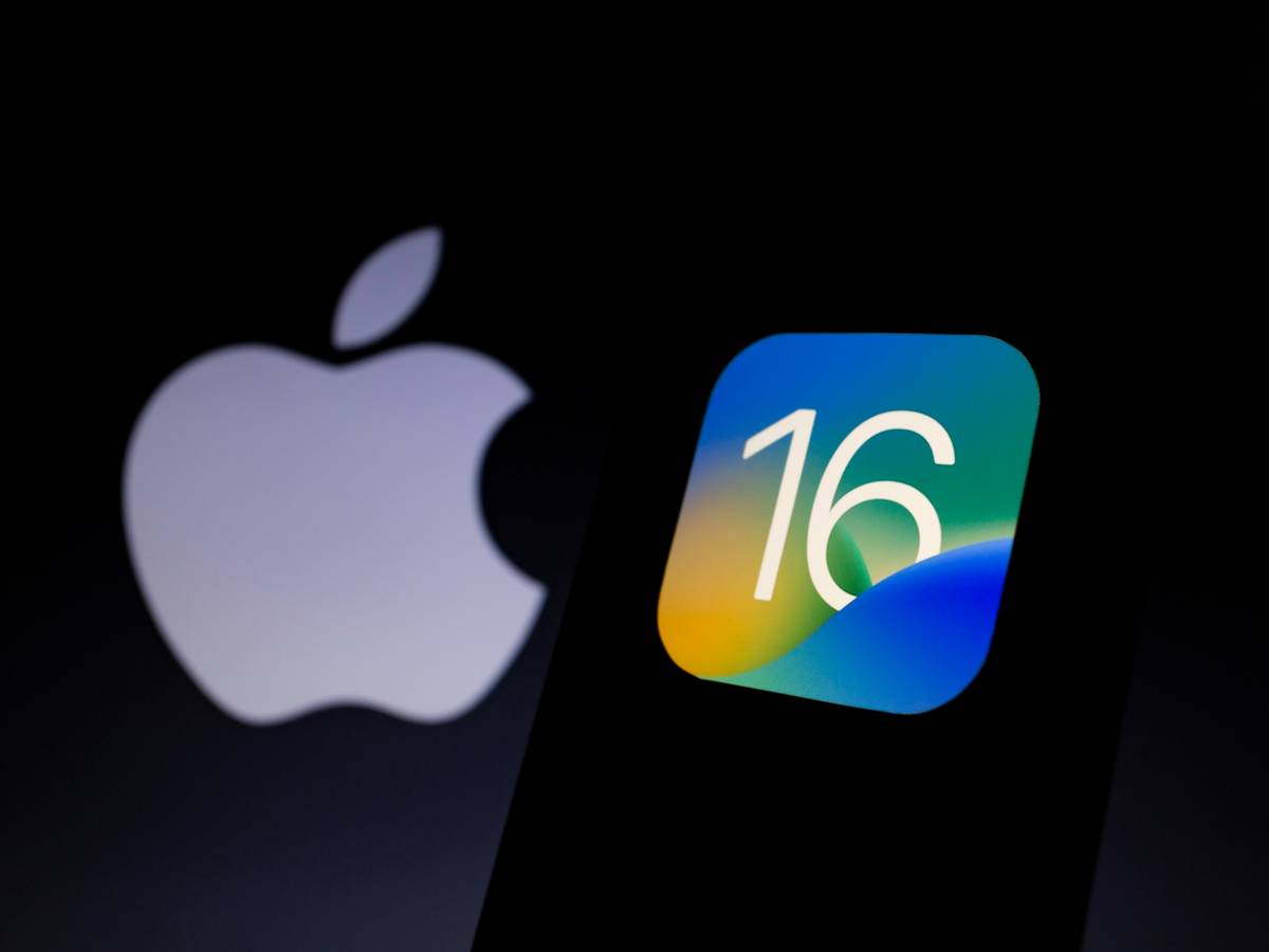 ios 16 Logo neben Apple Logo