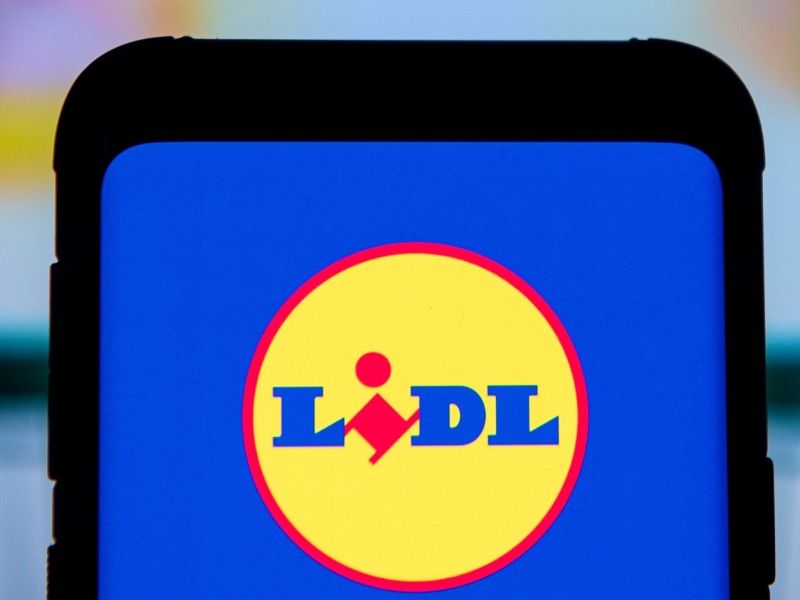 Smartphone mit Lidl-Logo