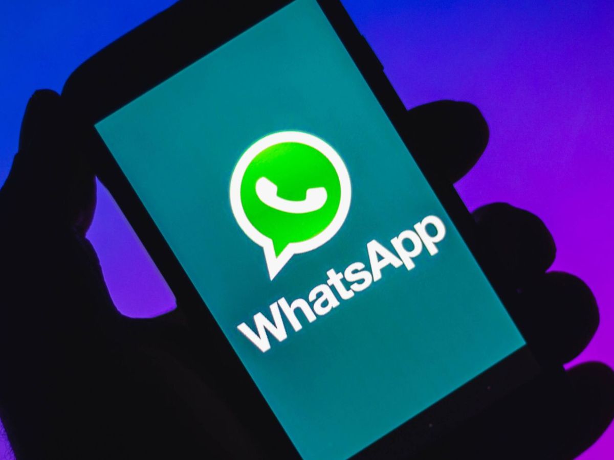WhatsApp Logo auf dem Handy