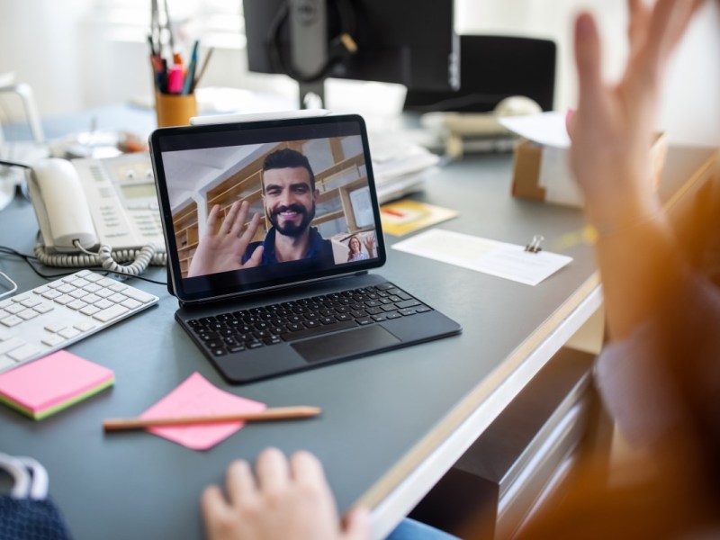 Zoom pinnen auf Laptop