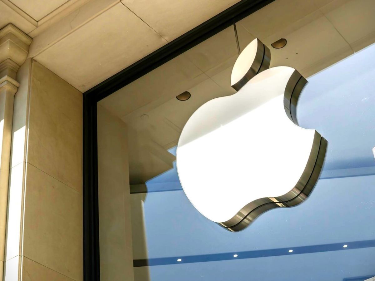 Apple Logo an einem Gebäude