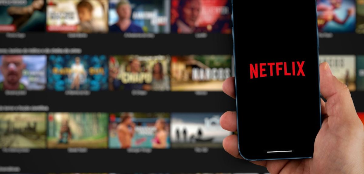 Netflix-Logo auf einem Smartphone
