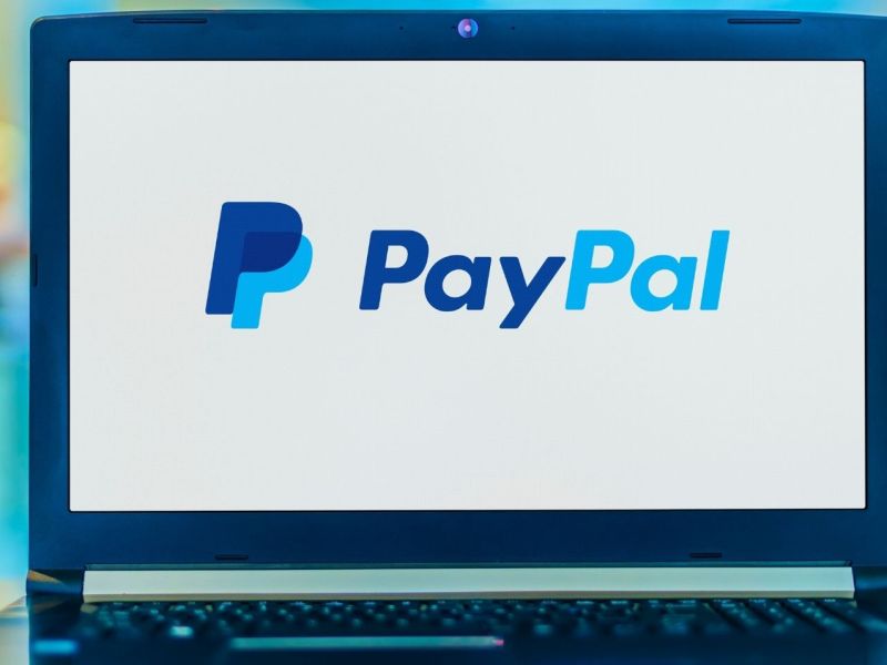 PayPal-Identität am Laptop bestätigen