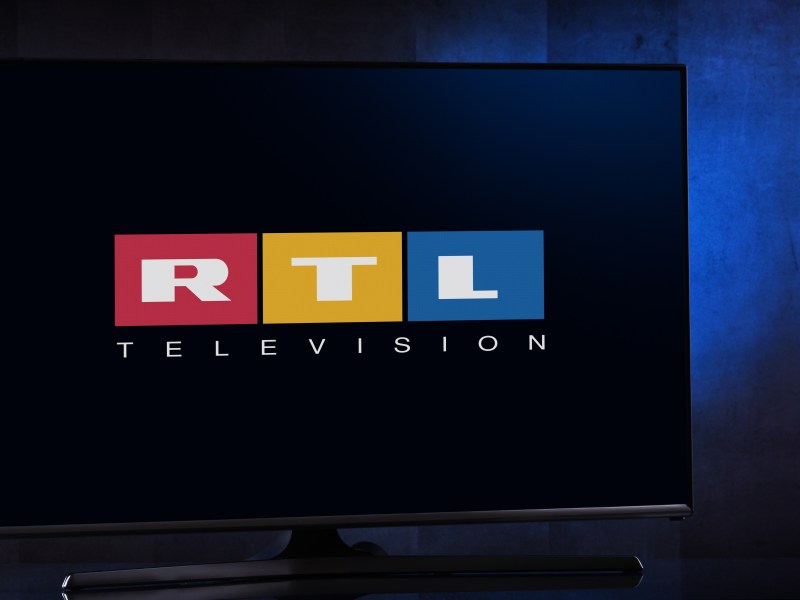 RTL-Logo auf Bildschirm