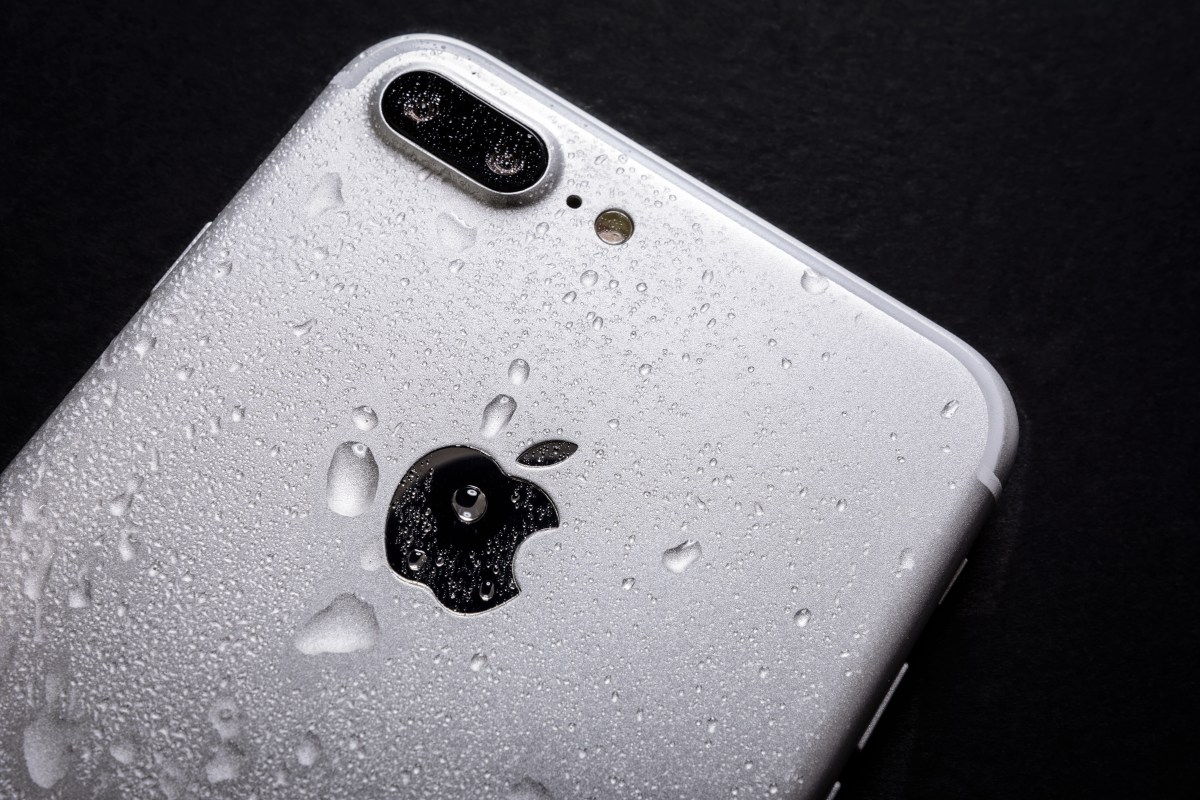 Wet iPhone 7 backside