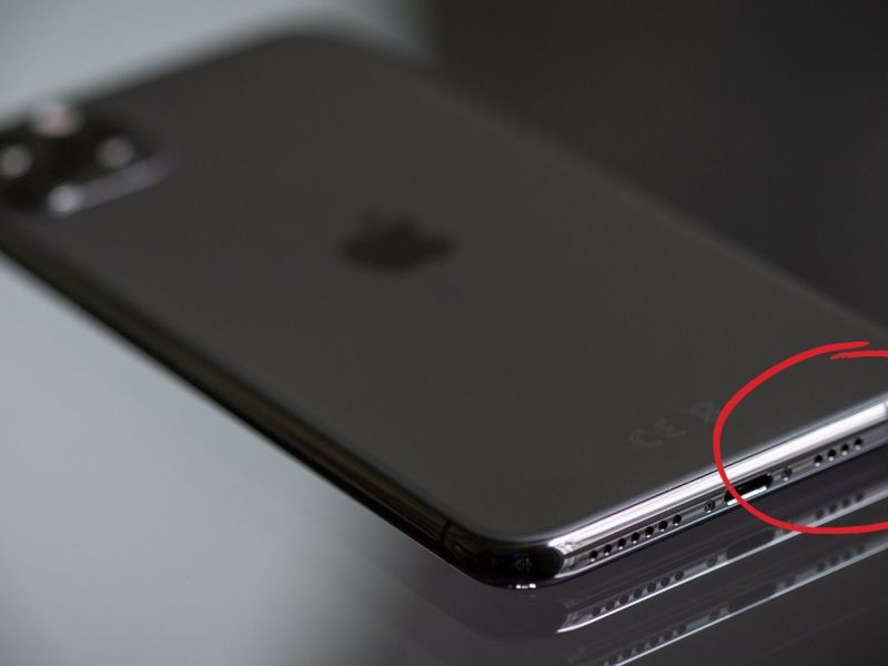 iPhone mit rotem Kreis am unteren Rand