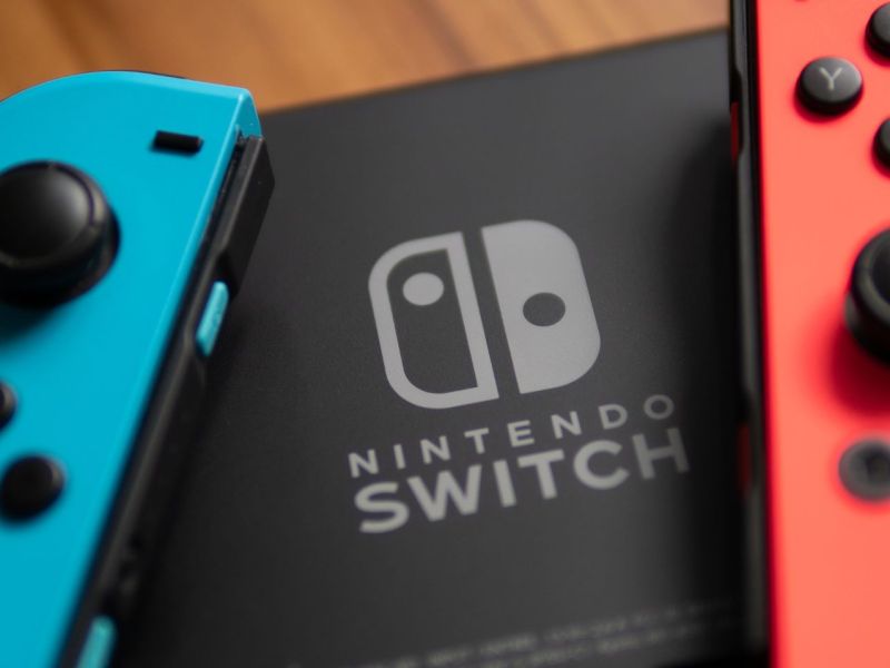 Nintendo Switch mit Joycons.
