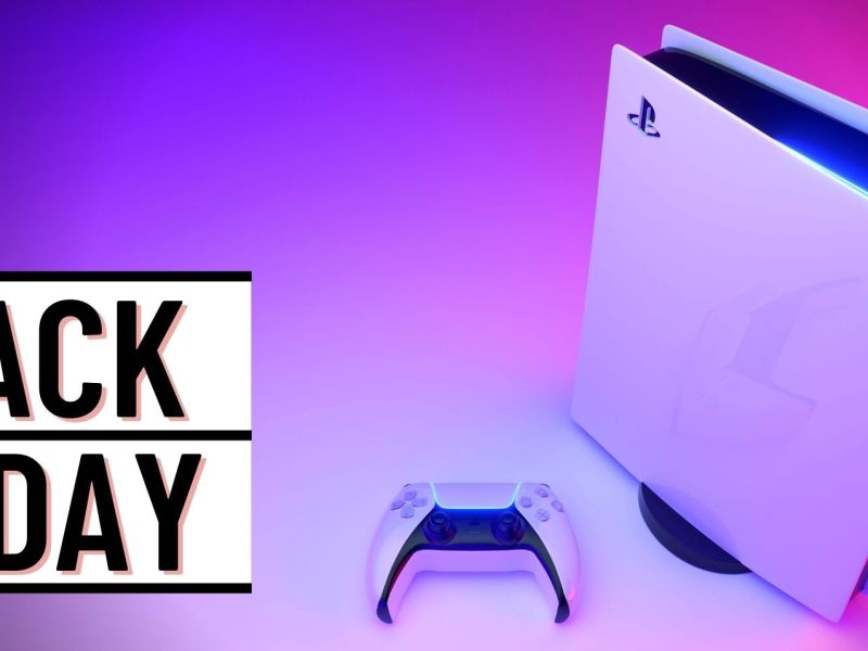 PlayStation 5 mitsamt Controller, dazu ein Logo für den Black Friday.