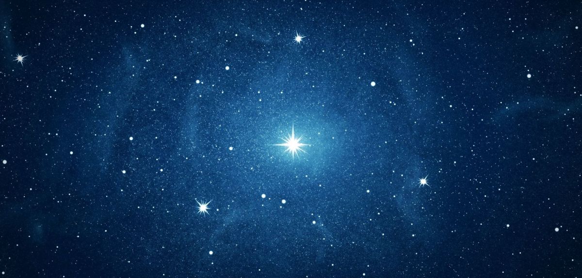 Symbolbild des Weltalls mit Sternen.