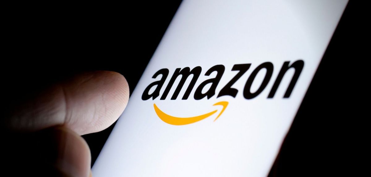 Amazon-Logo auf einem Smartphone