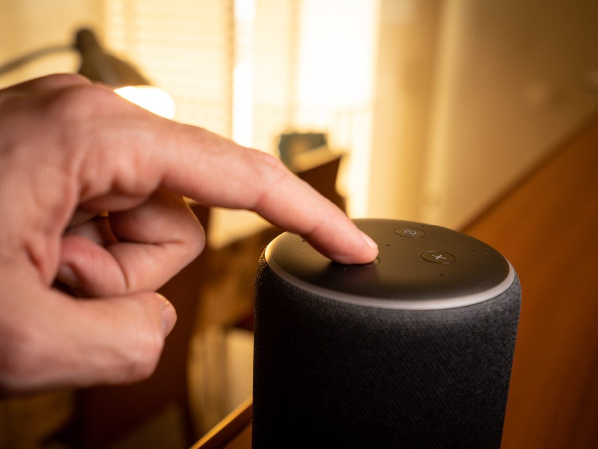 Amazon Echo: Darum solltest du den Lautsprecher nie in Fensternähe aufstellen