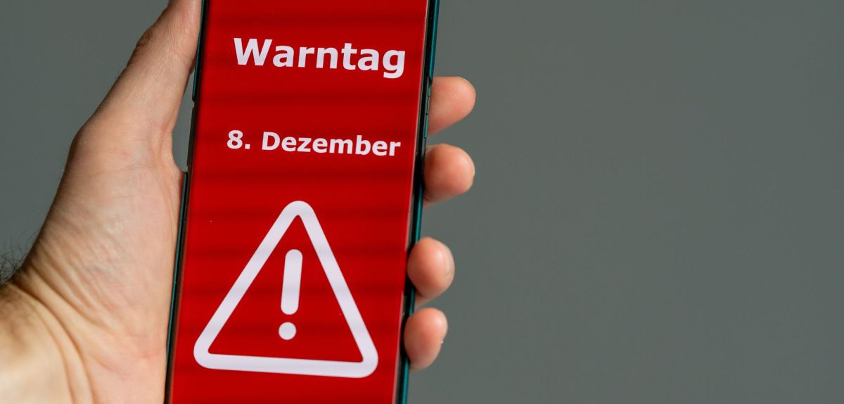 Handy zeigt Warnung für Warntag 2022