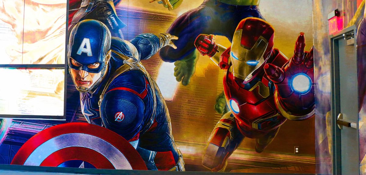 Captain America und Iron Man aus dem Marvel-Universum in einer Grafik.