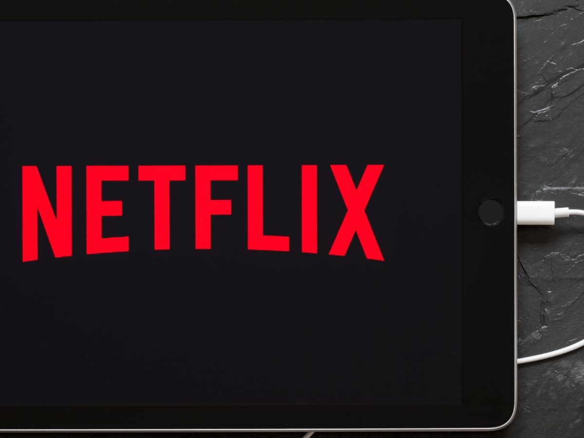 Netflix-Logo auf einem Tablet.