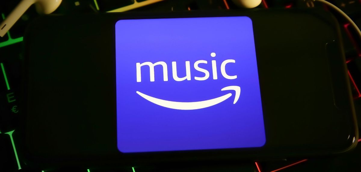 Logo von Amazon Music auf einem Handy-Display.