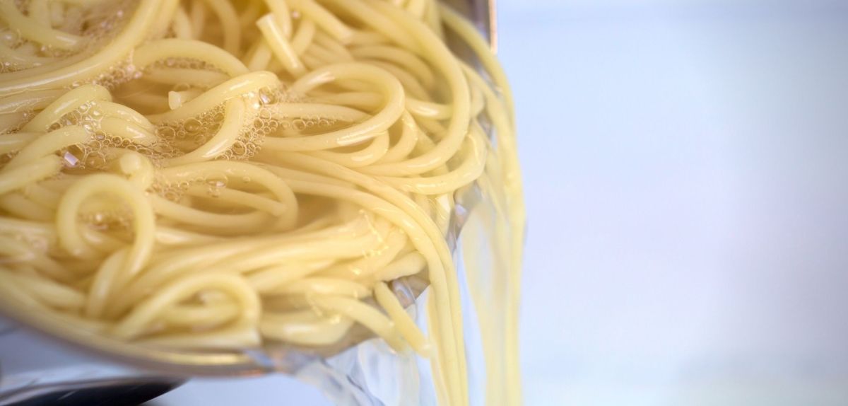Spaghetti in einem Kochtopf