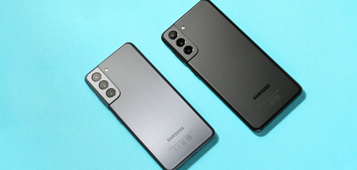 Ein Samsung Galaxy S21 und S21 Plus.