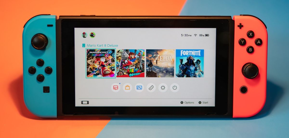 Eine Nintendo Switch mit den Kacheln mehrere Spiele auf dem Bildschirm.