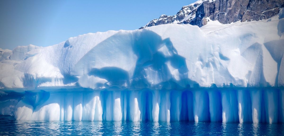 Schmelzender Eisberg in der Antarktis
