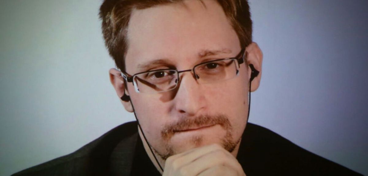 Edward Snowden in nachdenklicher Pose