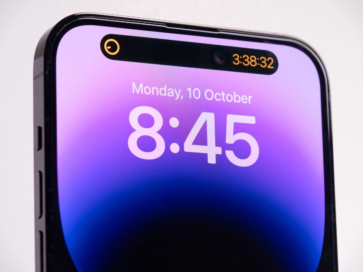 Ein iPhone 14 Pro Max mit aktiver Dynamic Island.