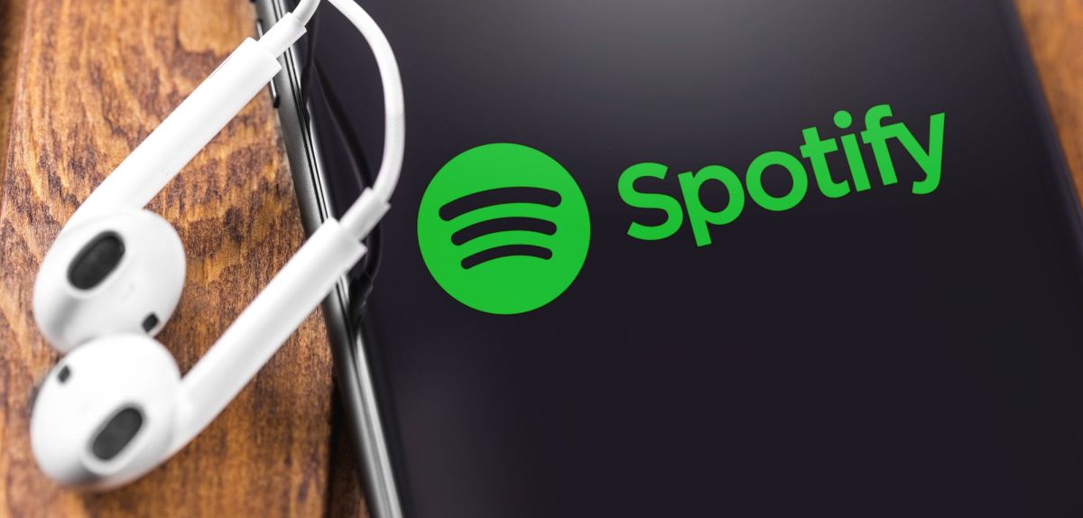 Spotify App und Kopfhörer