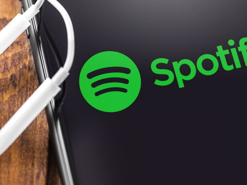 Spotify App und Kopfhörer