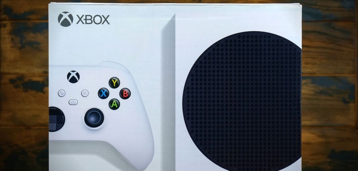 Verpackung einer Xbox Series S von Microsoft.