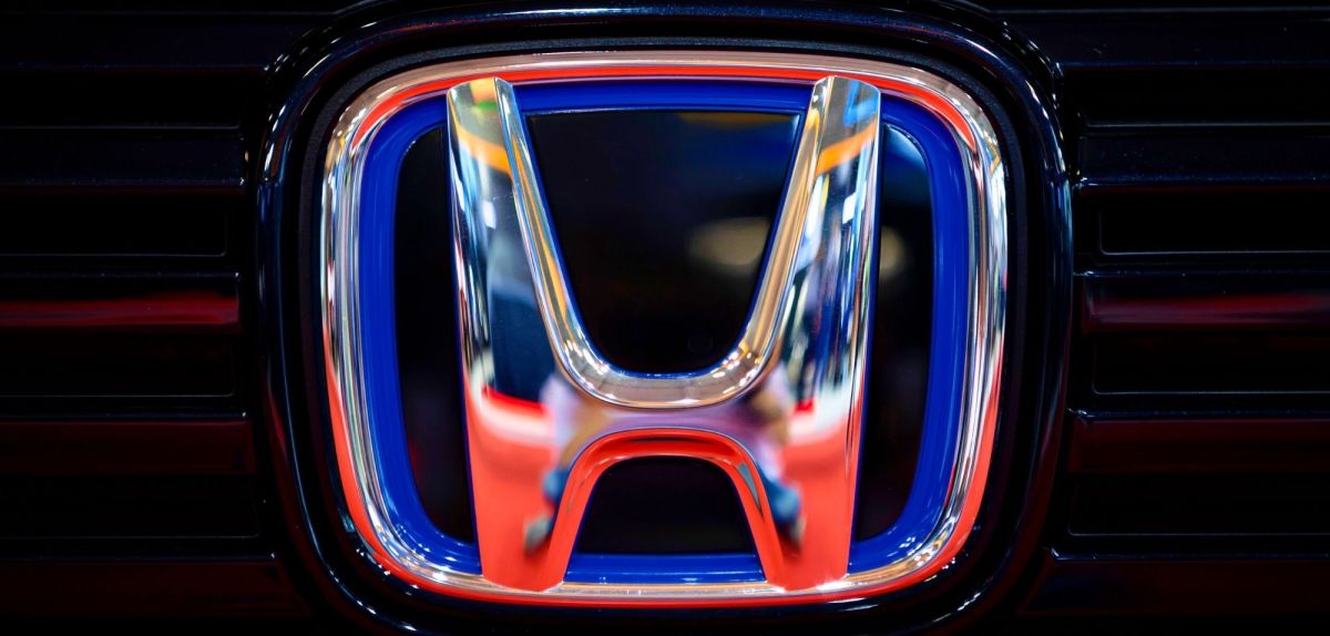 Honda-Logo auf der Front eines Elektroautos