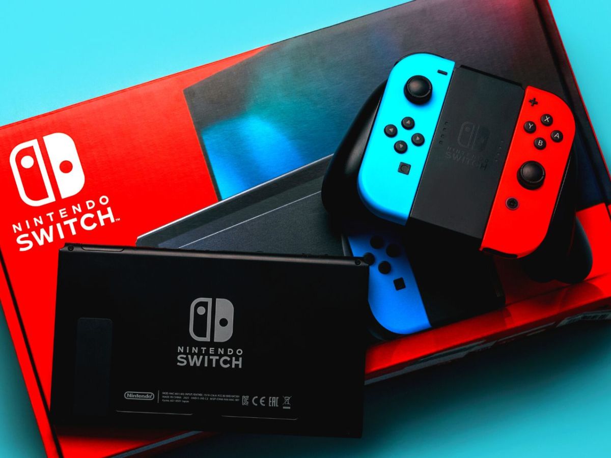 Nintendo Switch und Verpackung.