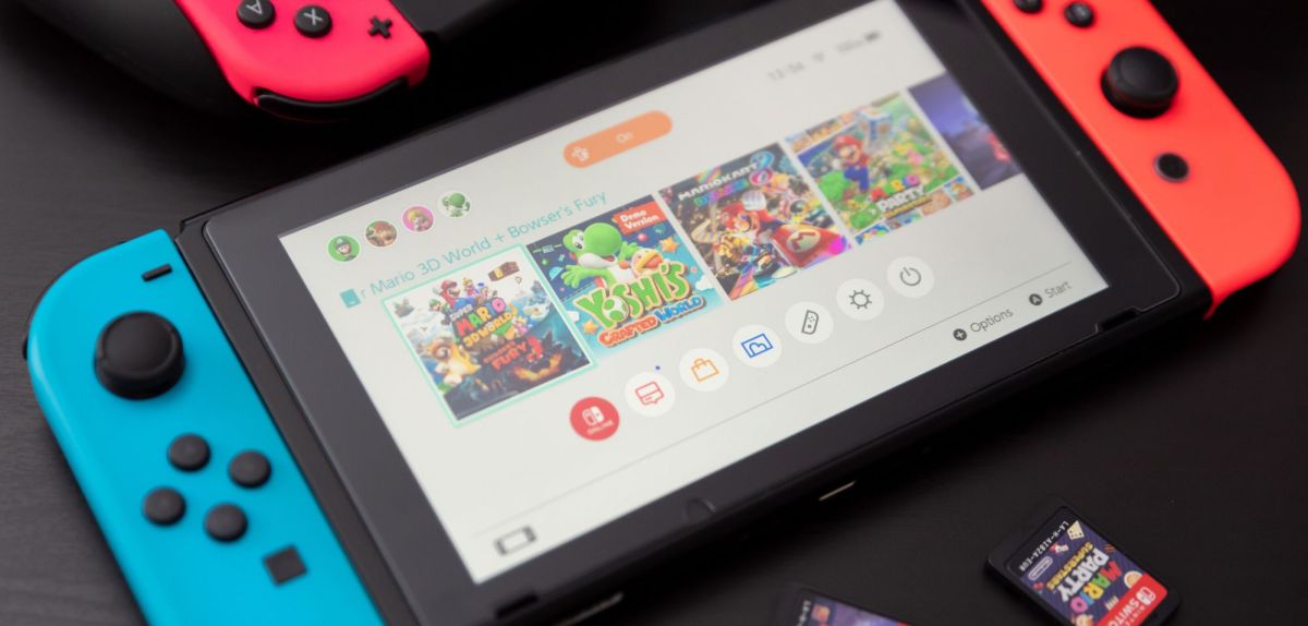 Eine Nintendo Switch mit mehreren Spielen.