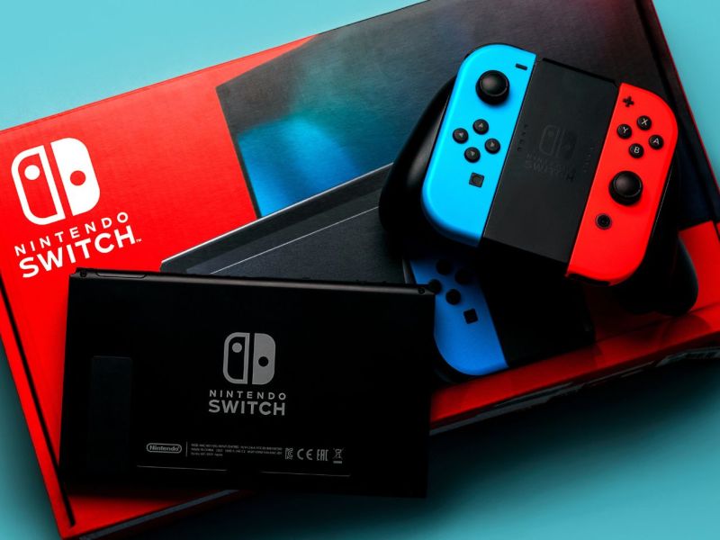 Nintendo Switch mit Verpackung