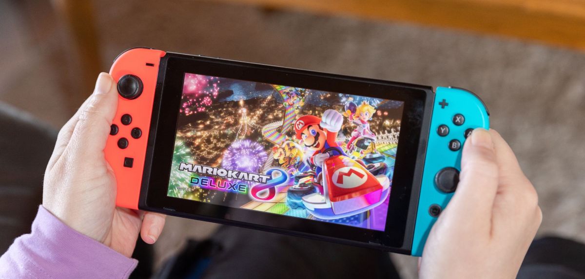 Eine Nintendo Switch mit 