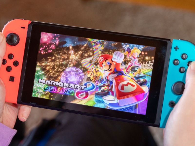 Eine Nintendo Switch mit 