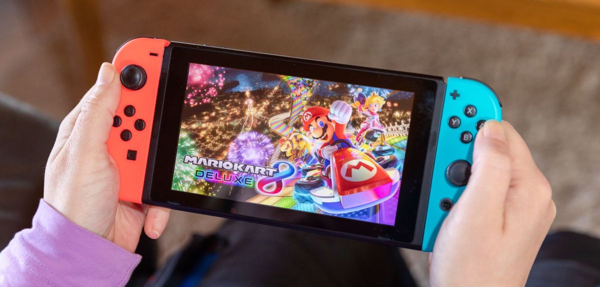 Eine Nintendo Switch mit 