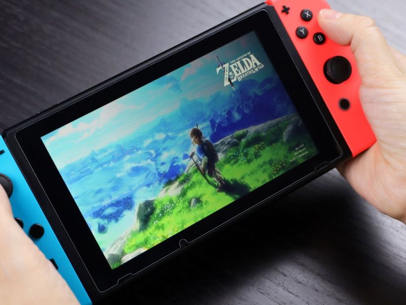 Eine Nintendo Switch mit 