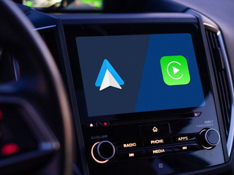 Android Auto auf der Head-Unit eines Fahrzeugs