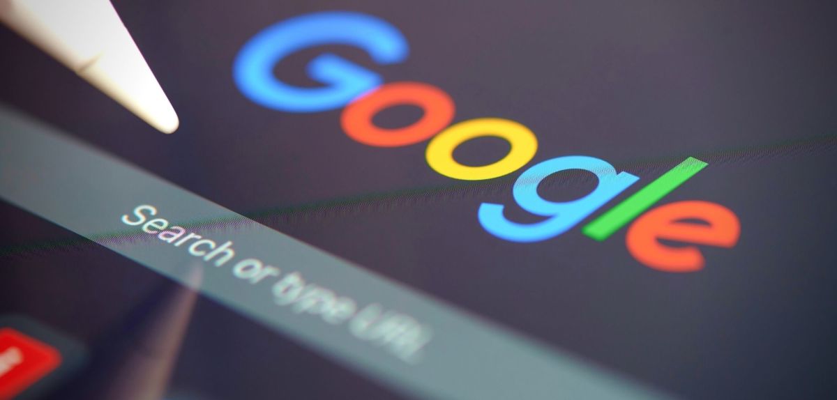 Google Logo auf dem Tablet