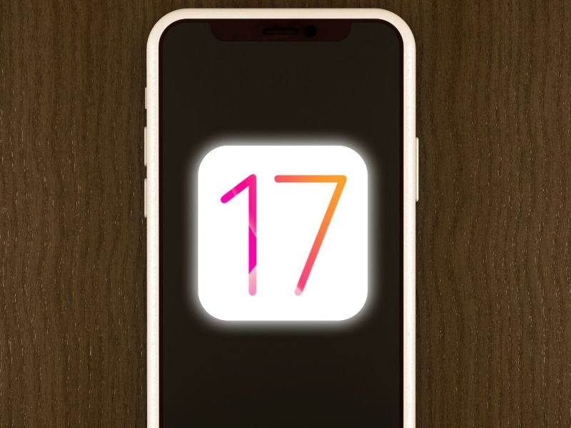 iOS 17 Logo auf einem iPhone