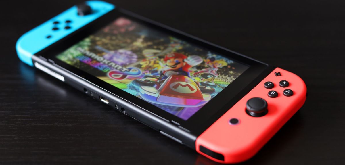 Eine Nintendo Switch mit 