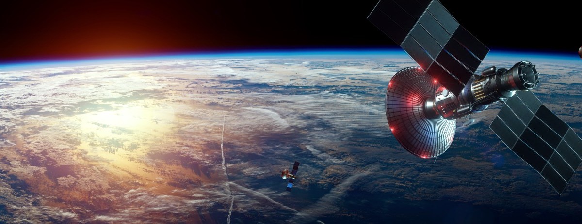 Satellit über der Erde