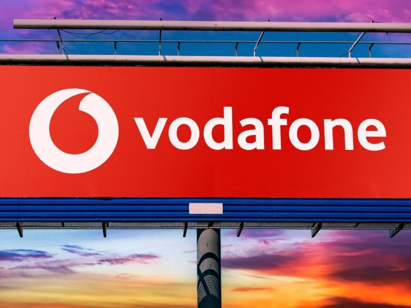 Vodafone Logo an einer Reklametafel