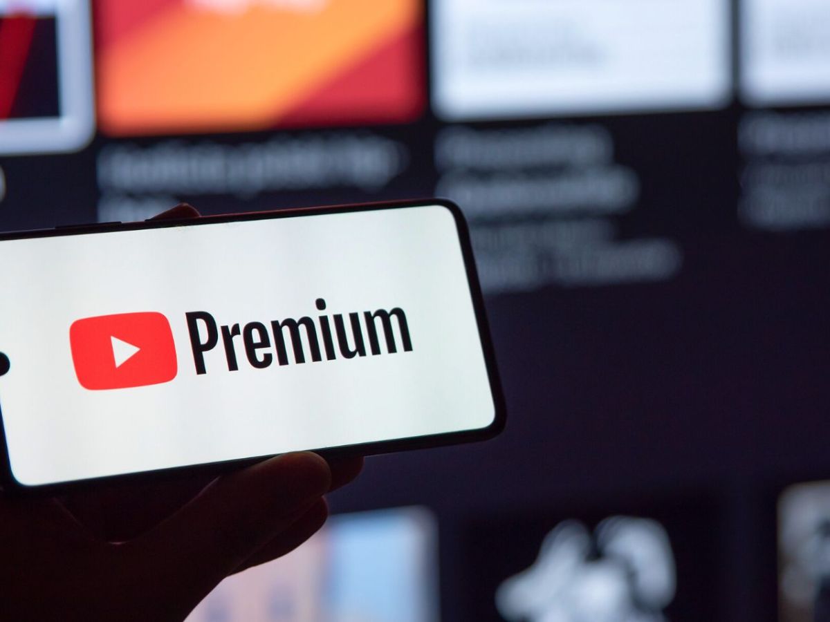 YouTube Premium-Logo auf einem Handy.