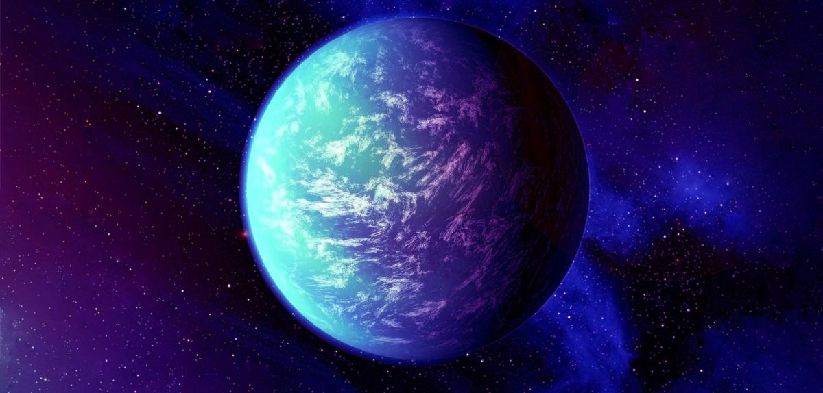 Ein Exoplanet im Weltraum.